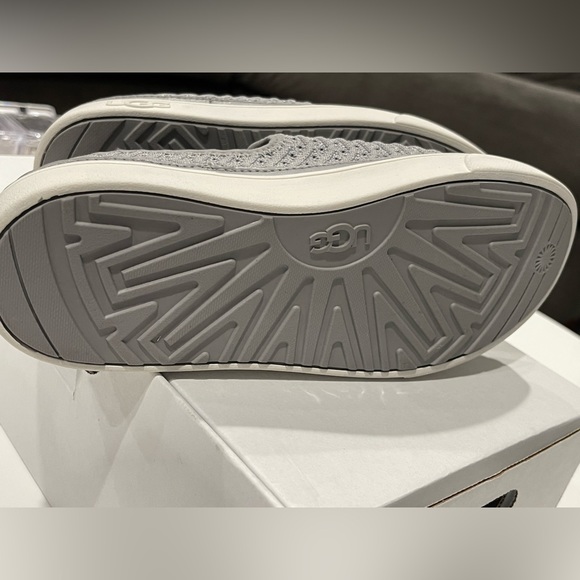 UGG Kids Caplan Slip-On Sneaker New - Picture 4 of 11